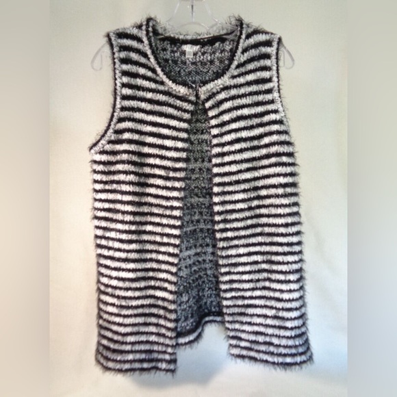 Vest ✨ - Picture 1 of 5